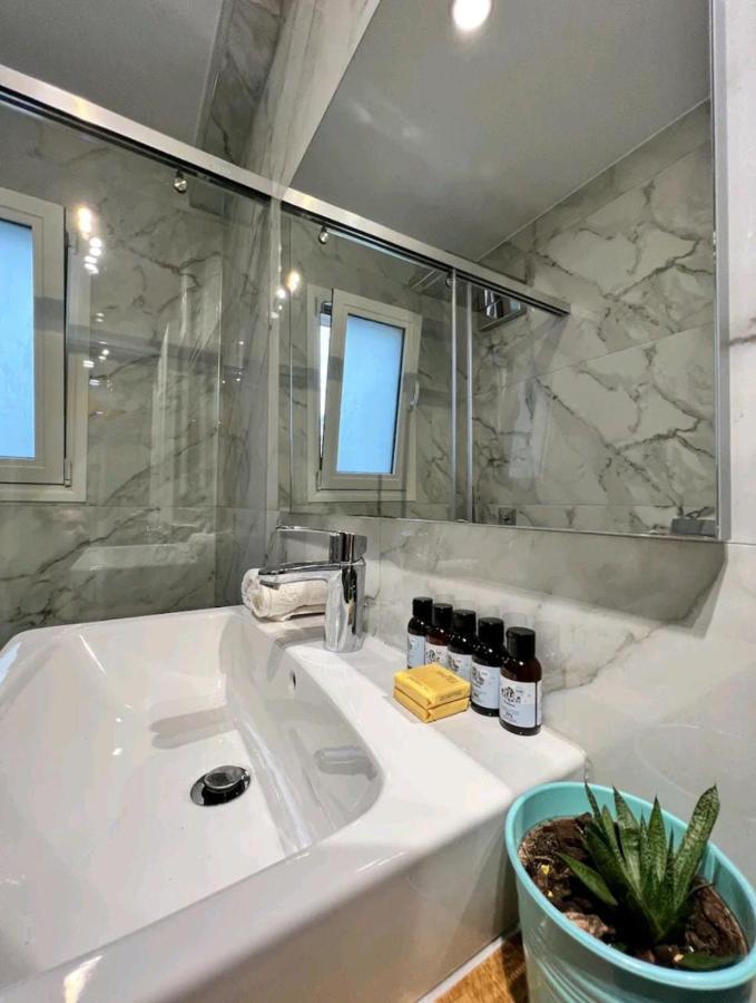 Cozy & Stylish Apartment ティラナ エクステリア 写真