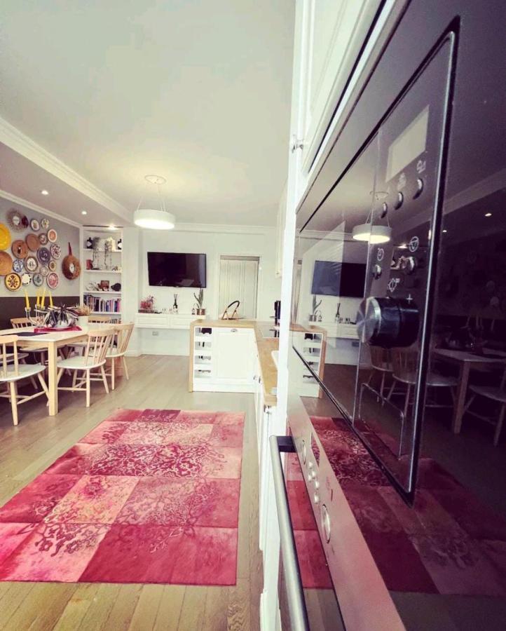 Cozy & Stylish Apartment ティラナ エクステリア 写真