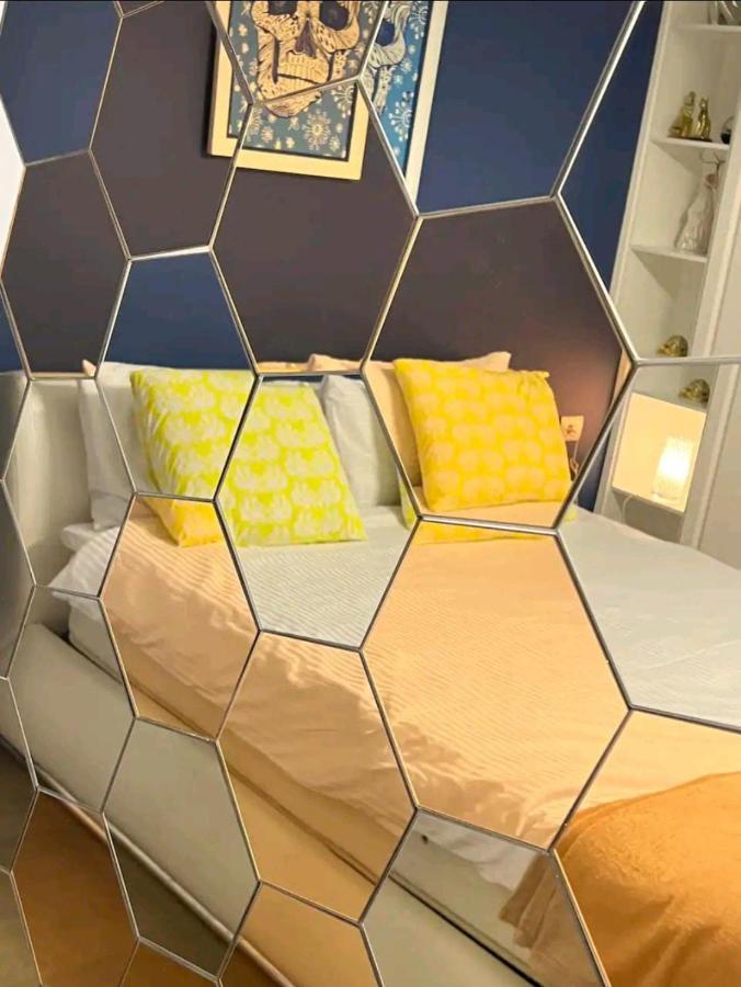 Cozy & Stylish Apartment ティラナ エクステリア 写真