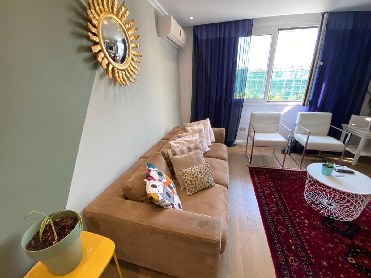 Cozy & Stylish Apartment ティラナ エクステリア 写真